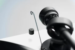 PRO-JECT Essential III White Gloss VINILA PLAŠU ATSKAŅOTĀJS