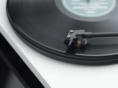 PRO-JECT PRIMARY E WHITE VINILA PLAŠU ATSKAŅOTĀJS