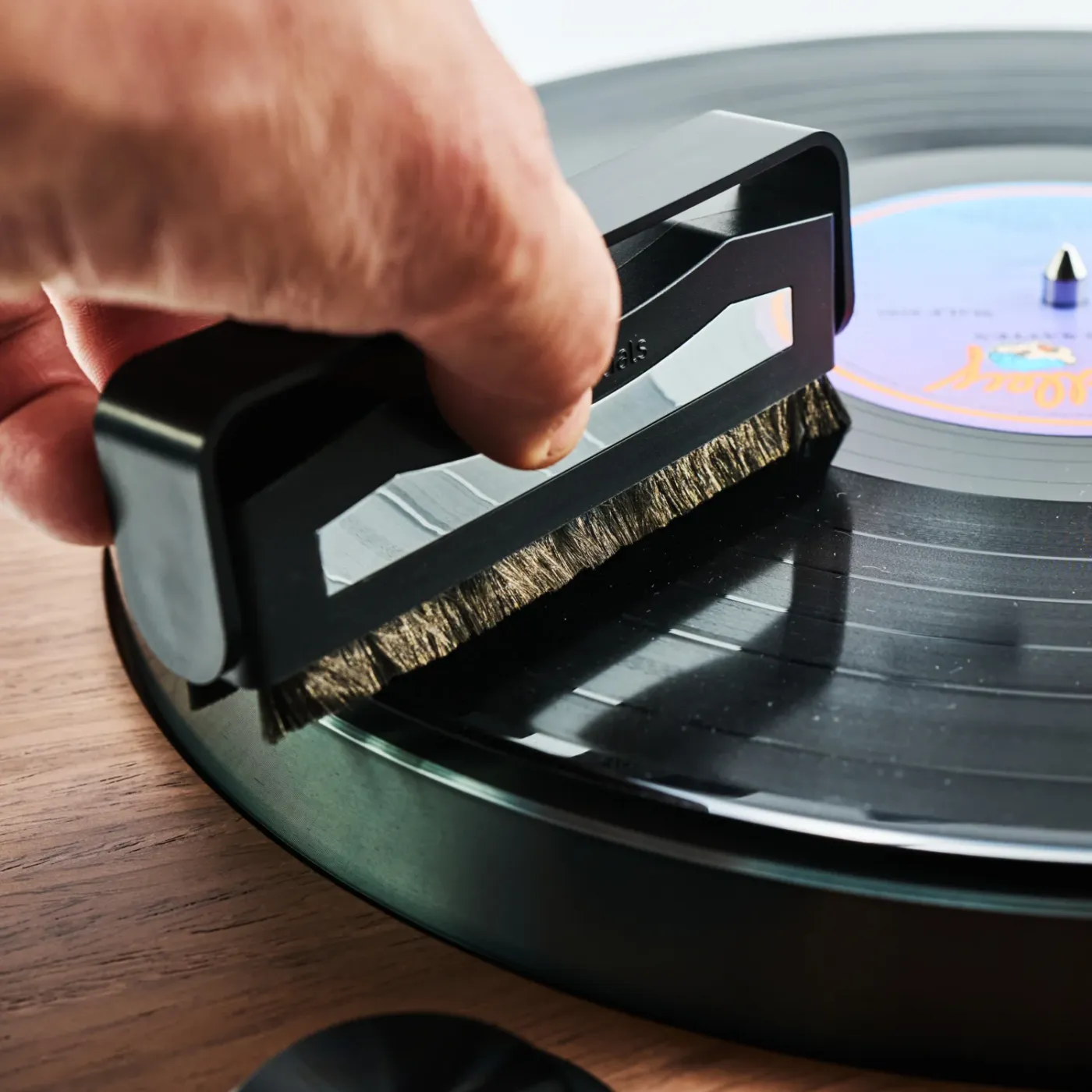 ESSENTIALS VINYL KIT 100 AKSESUĀRI VINILA ATSKAŅOTĀJAM